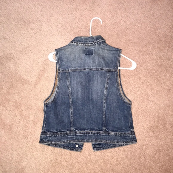 American Eagle Jean Vest! - Picture 4 of 4